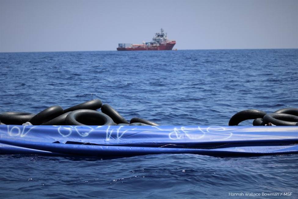 El barco de rescate Ocean Viking rebasa ya el nivel de carga de pasajeros tras salvar a 81 personas más