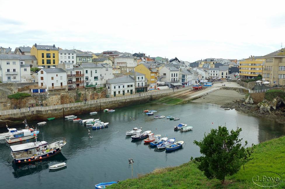 Un fallecido al ser arrastrado por el mar en el puerto de Tapia (Asturias)