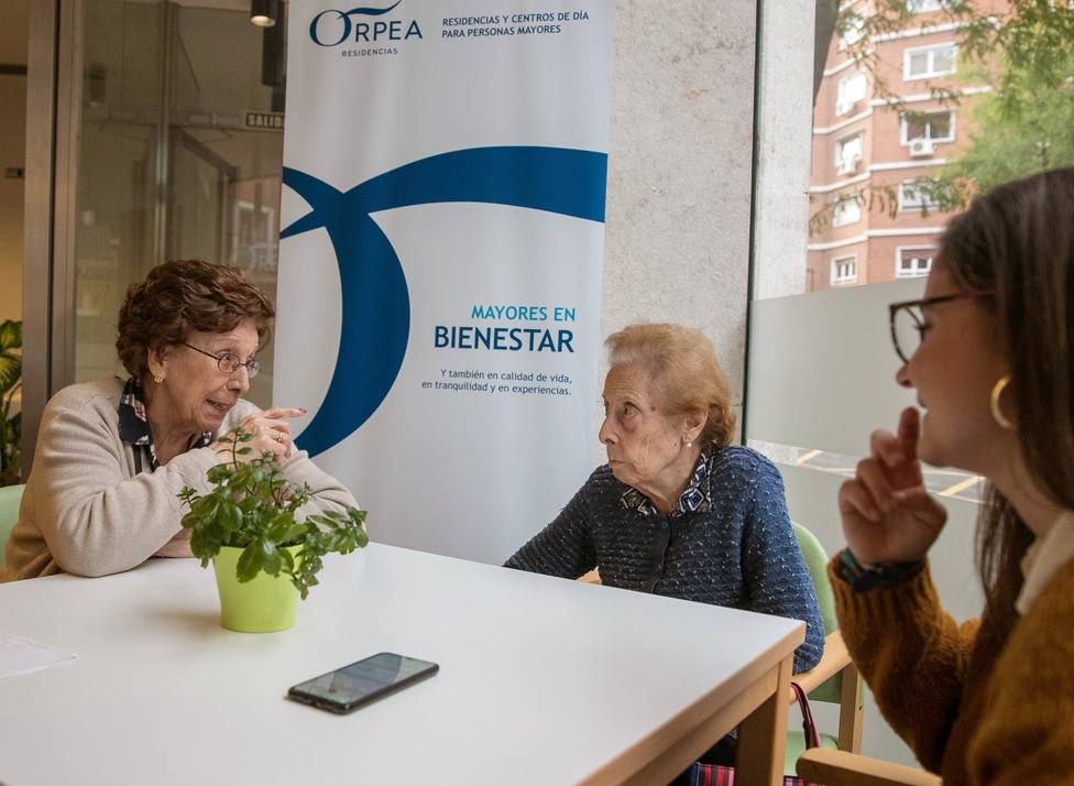 Madrid cierra los centros de mayores durante un mes para controlar los contagios