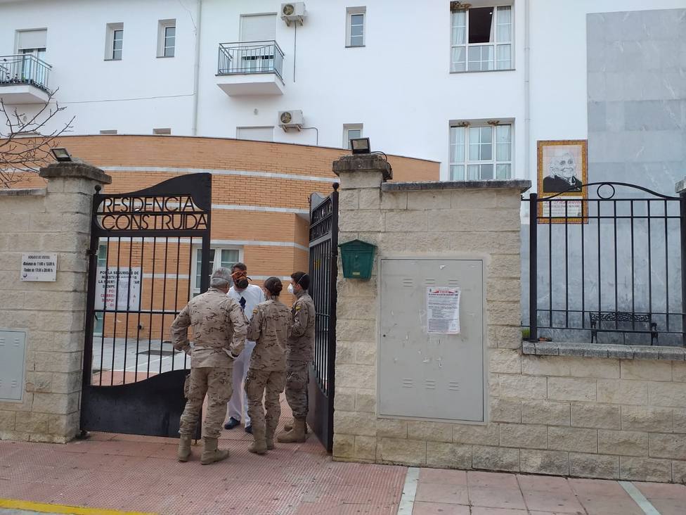 Tres ancianos fallecidos y 38 contagiados en una residencia de Cádiz