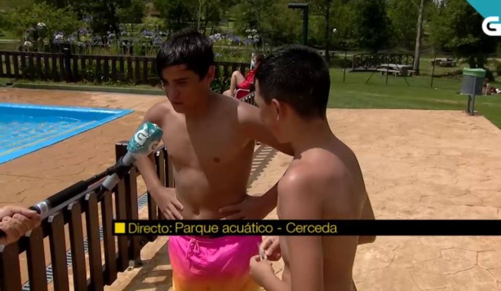 Dos niños, una piscina y un reportero, los ingredientes perfectos para el vídeo viral de la televisión gallega