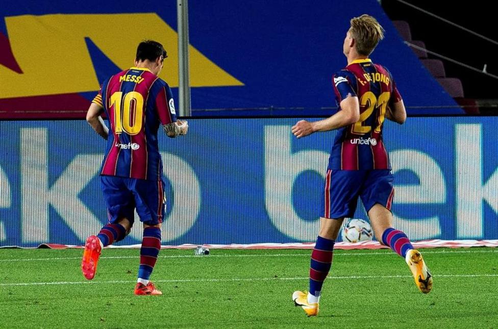 Leo Messi se acuerda de Luis Suárez en su gol