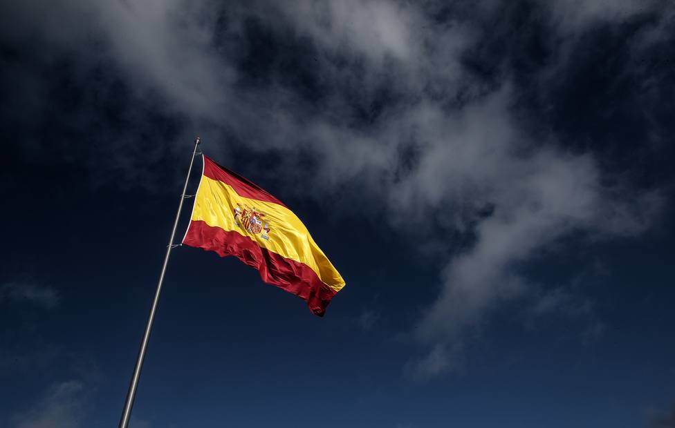 Izan una bandera de 75 metros para homenajear la lucha de Madrid con la covid-19