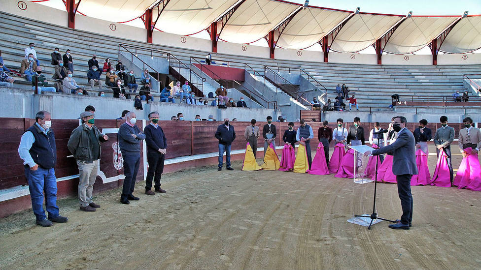 La plaza de toros de Don Benito acogió la última clase de la Escuela de Tauromaquia de Badajoz