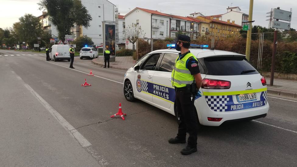 Control policial en el límite entre Castrillón y Avilés