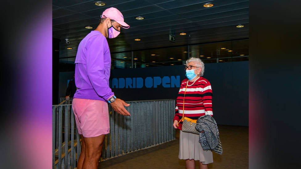 Manuela, de 95 años, conoce en persona a su ídolo Rafa Nadal, en el Mutua Madrid Open