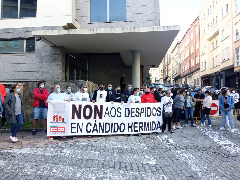 Concentración ante el Juzgado de Ferrol para apoyar a los trabajadores despedidos - FOTO: Cedida