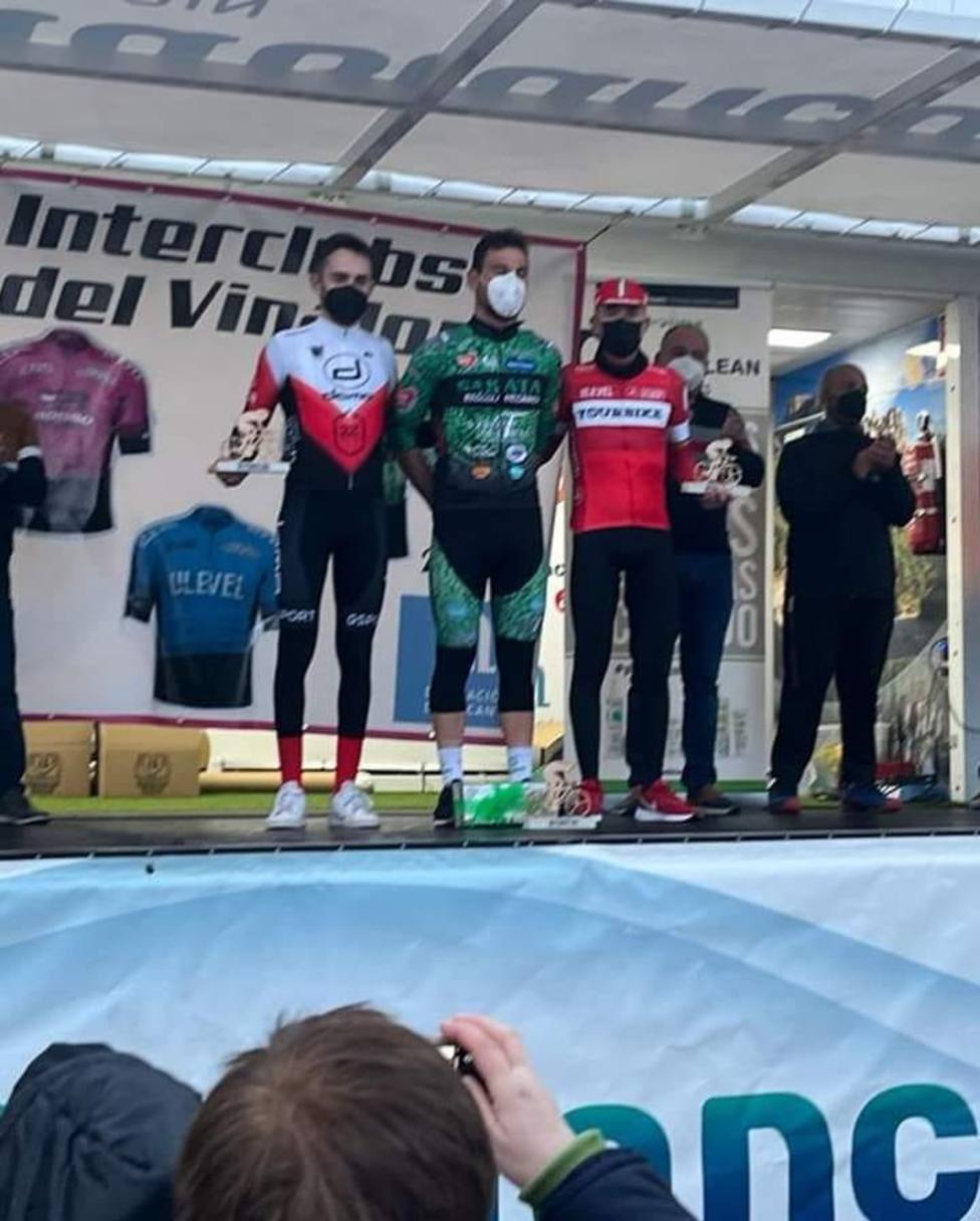 Eloy Teruel logra la primera victoria del Brócoli Ciclista en 2022
