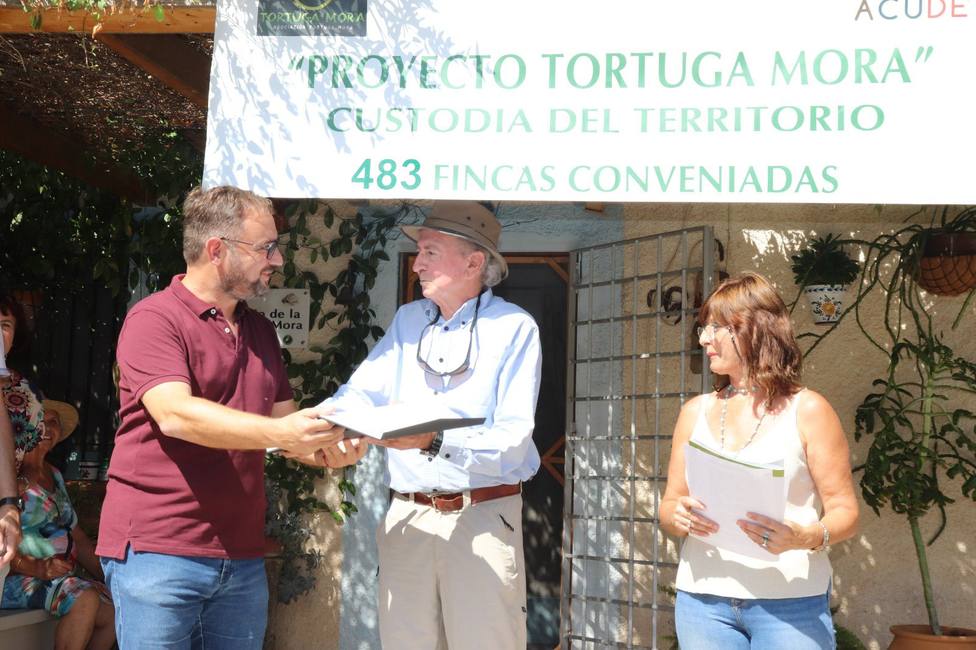 El oceanógrafo Julio Mas, Premio Tortuga Mora a la Conservación