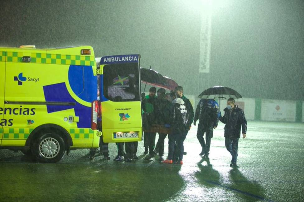 Suspendido el Guijuelo-Arenteiro después de que un jugador saliera en ambulancia tras recibir un golpe