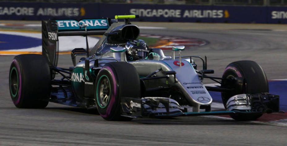 Nico Rosberg intentará el asalto al liderato del Mundial en Singapur. Reuters.