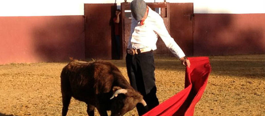 Diego Silveti durante su prueba en la ganadería onubense de Albarreal. PRENSA D.S.