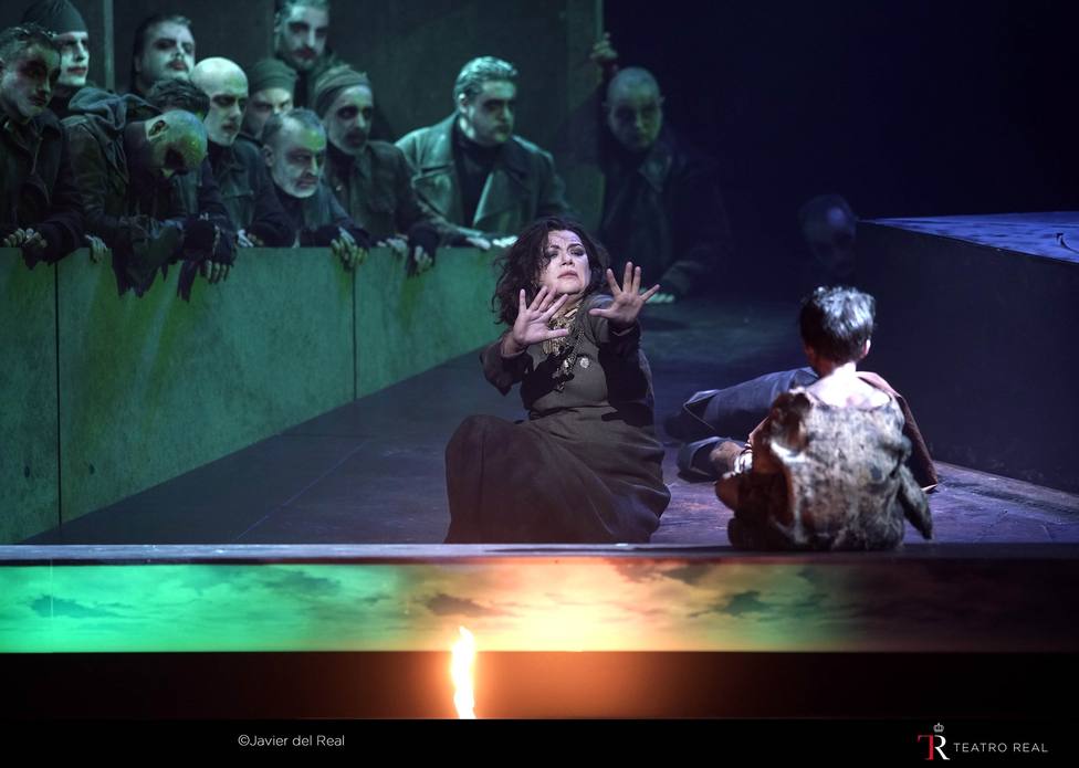 El público del Teatro Real aplaude la maestría vocal de Il trovatore, metáfora del peso del pasado