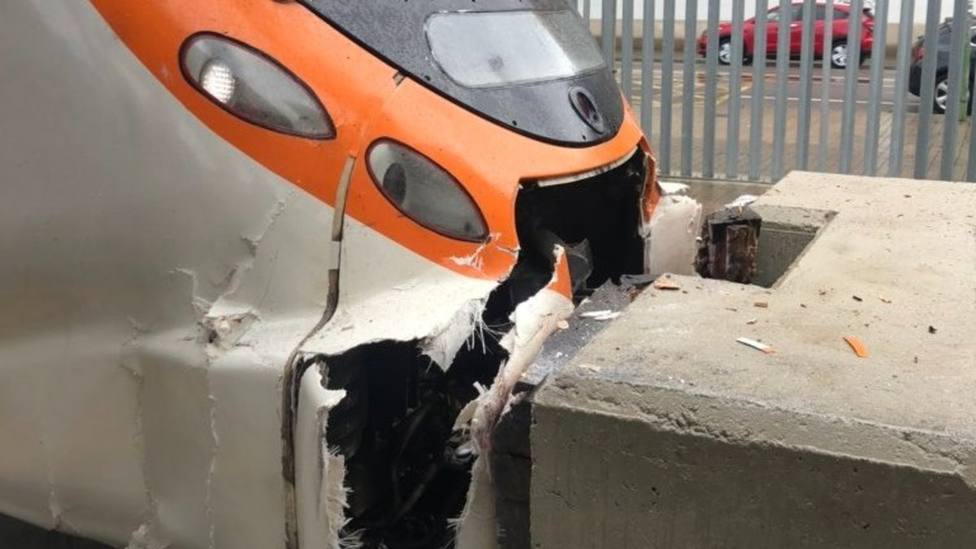 Un accidente de tren en Mataró provoca heridas leves a viajeros y al maquinista