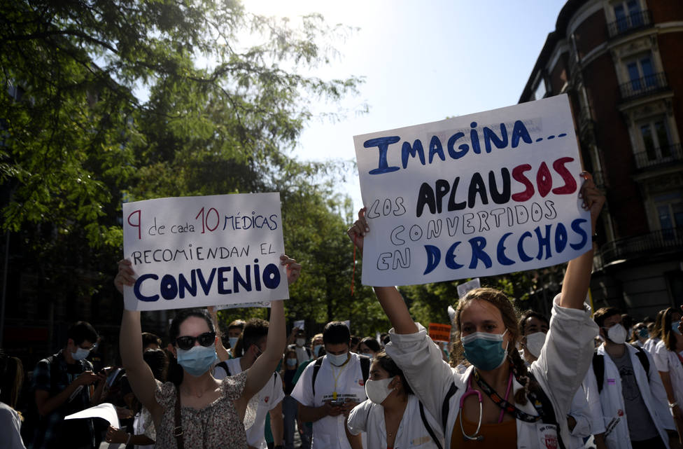 ManifestaciÃ³n de sanitarios residentes en su primera jornada de huelga