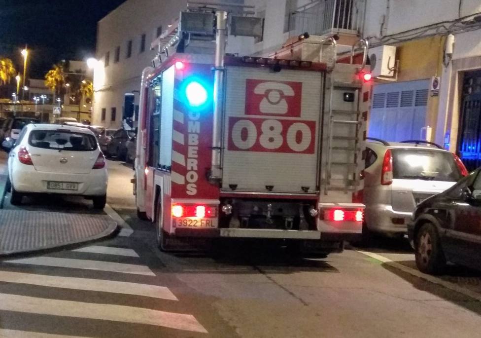 AlmerÃ­a.-Sucesos.- Dos personas heridas en el incendio de una vivienda en Roquetas de Mar
