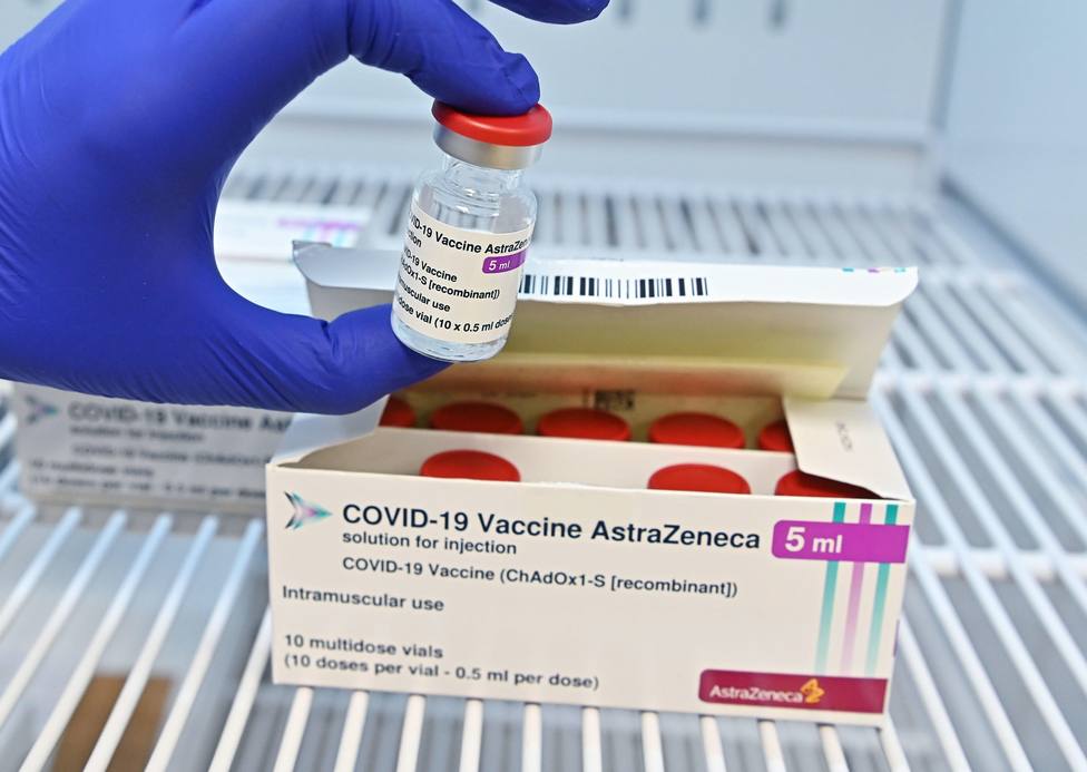 Foto de archivo de varias vacunas de AstraZeneca contra el coronavirus - FOTO: EFE / Alessandro Di Marco