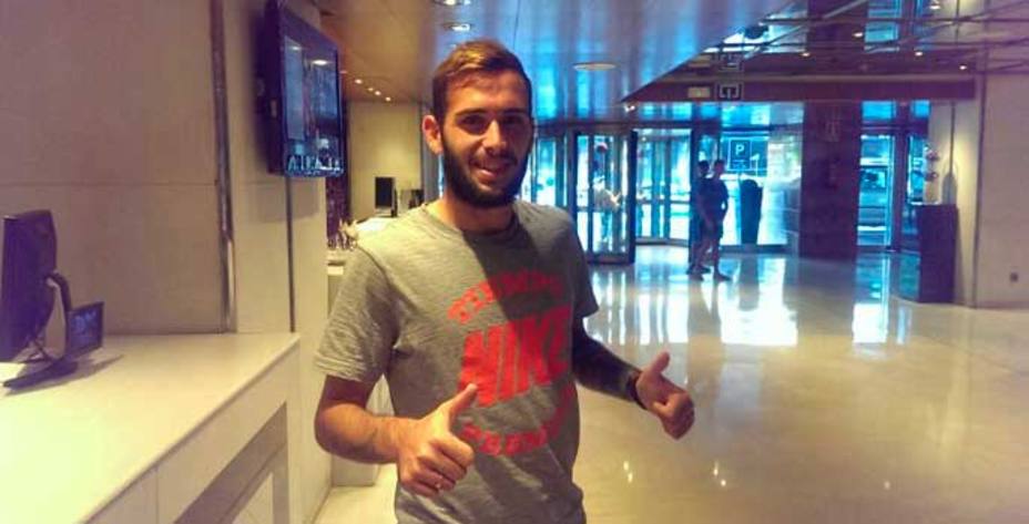 El jugador catalán ya está en Sevilla.