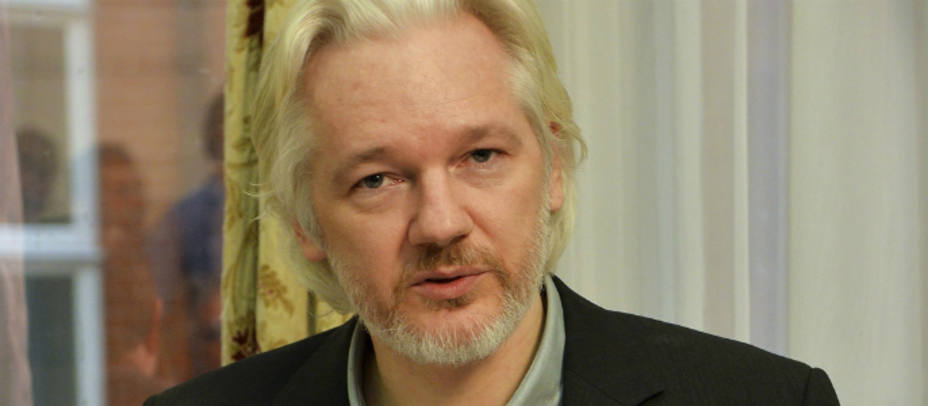 El ex jefe de campaña de Trump niega haberse reunido con Assange