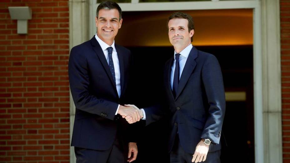 Sánchez y Casado reanudan sus funciones después del verano