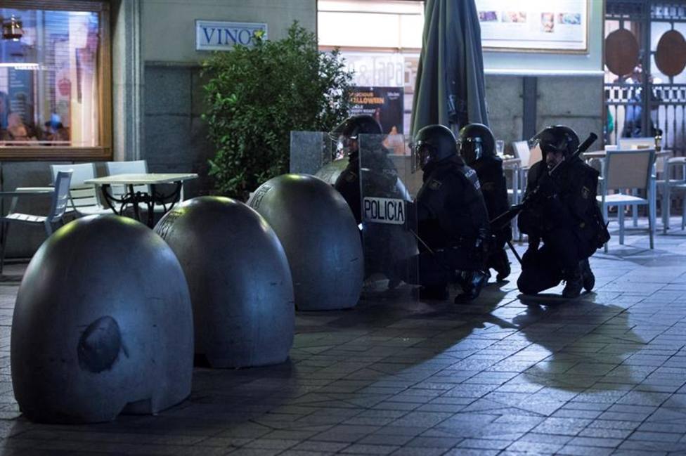 Un policía apuñalado y potencialmente grave en Madrid durante las cargas por las protestas