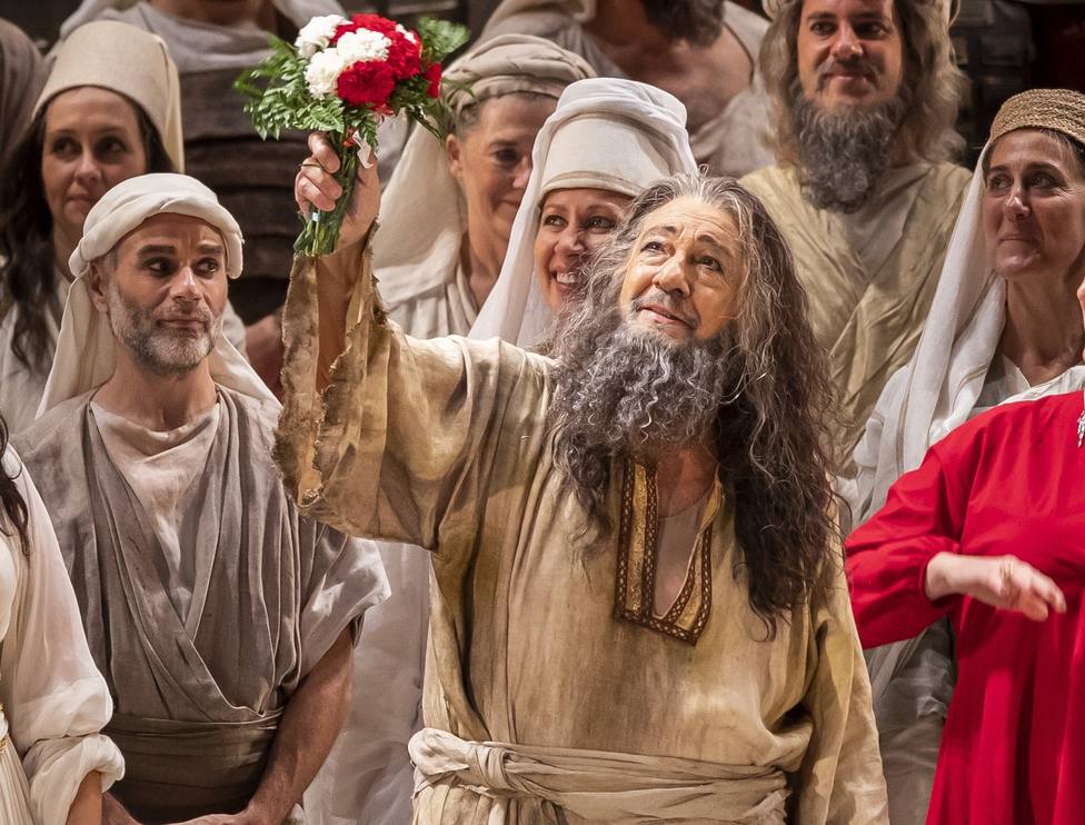 Plácido Domingo se reencuentra con la ovación de Les Arts en su vuelta a los escenarios españoles