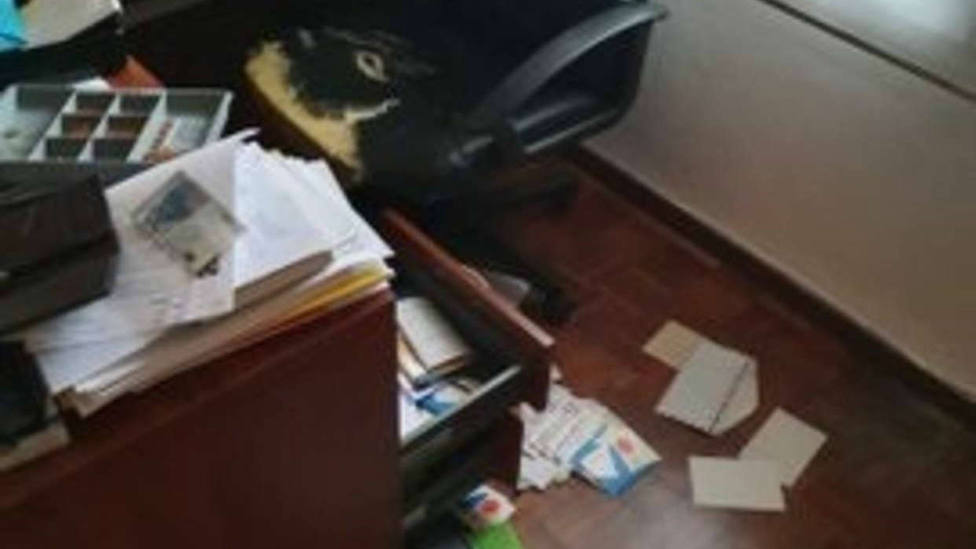 El abogado de Puigdemont denuncia destrozos importantes de material en su despacho