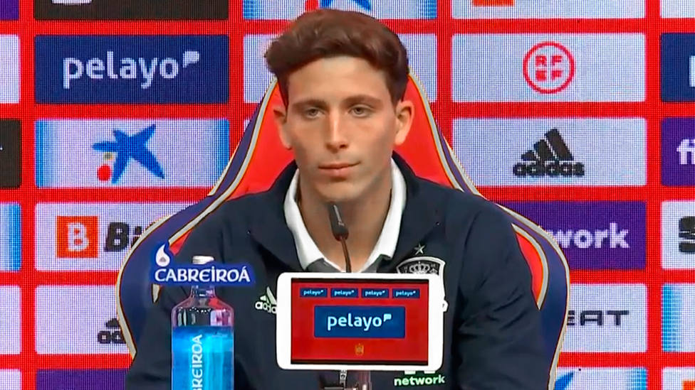 Pau Torres, en rueda de prensa con la Selección Española