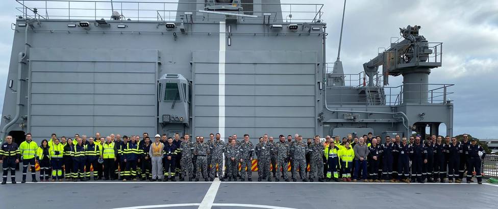 Participantes en las pruebas de mar del segundo buque AOR para Australia - FOTO: Navantia