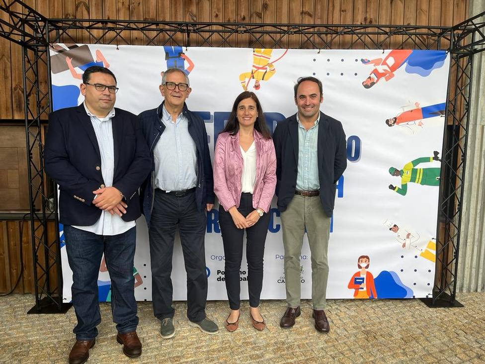A Xunta participa na I Feira do Emprego e a Formación de Carballo cun stand informativo sobre a Rede de Polos de emprendemento de Galicia