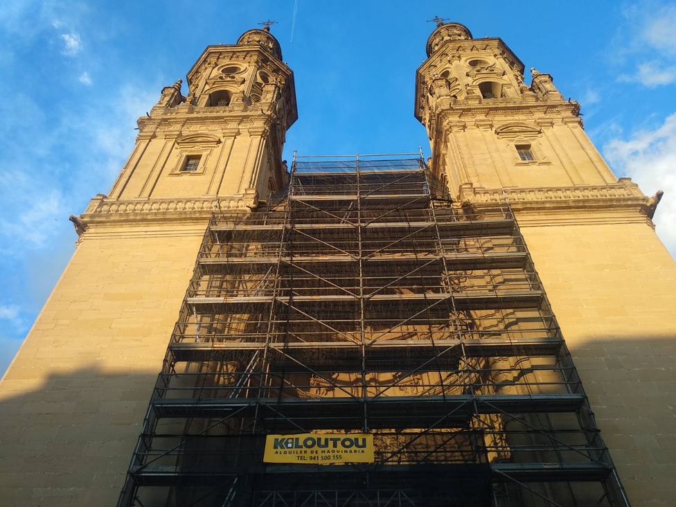 Obras de restauración en la fachada principal de la concatedral de La Redonda de Logroño