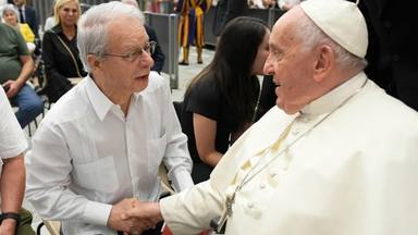 El Papa con el teólogo brasileño Frei Betto tras la Audiencia General