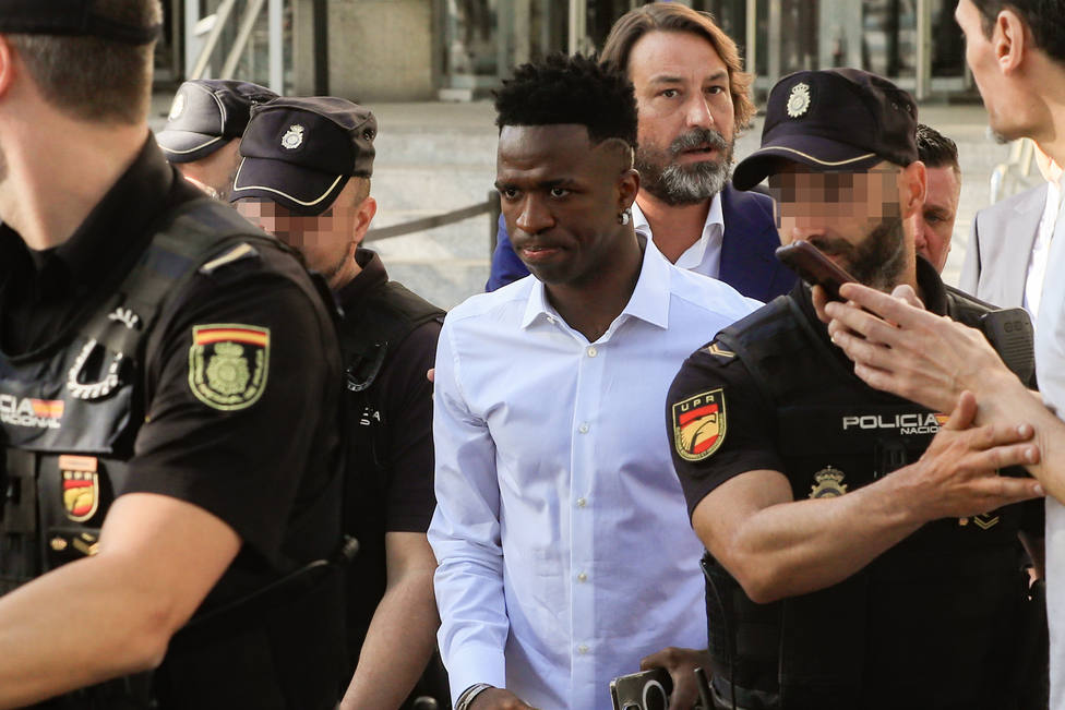 Vinicius declara por los insultos racistas recibidos en Mestalla