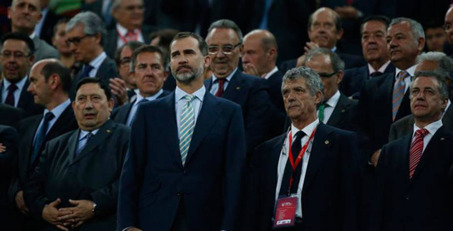 El Rey Felipe VI y Ángel María Villar, en el palco del Camp Nou durante la final de Copa. EFE.