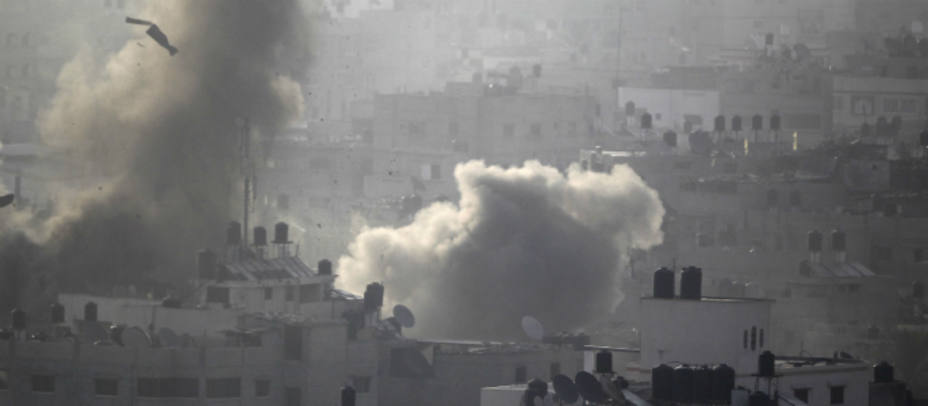 Una explosión en el norte de Gaza este martes. REUTERS