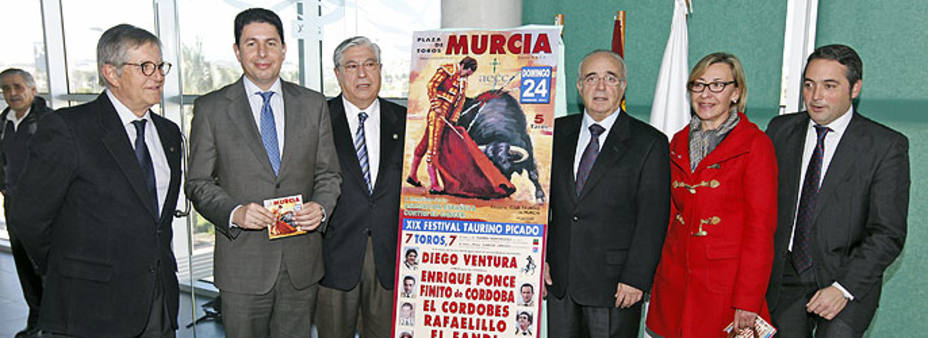 Presentación del cartel del festival a favor de la AECC en Murcia. TOROMEDIA