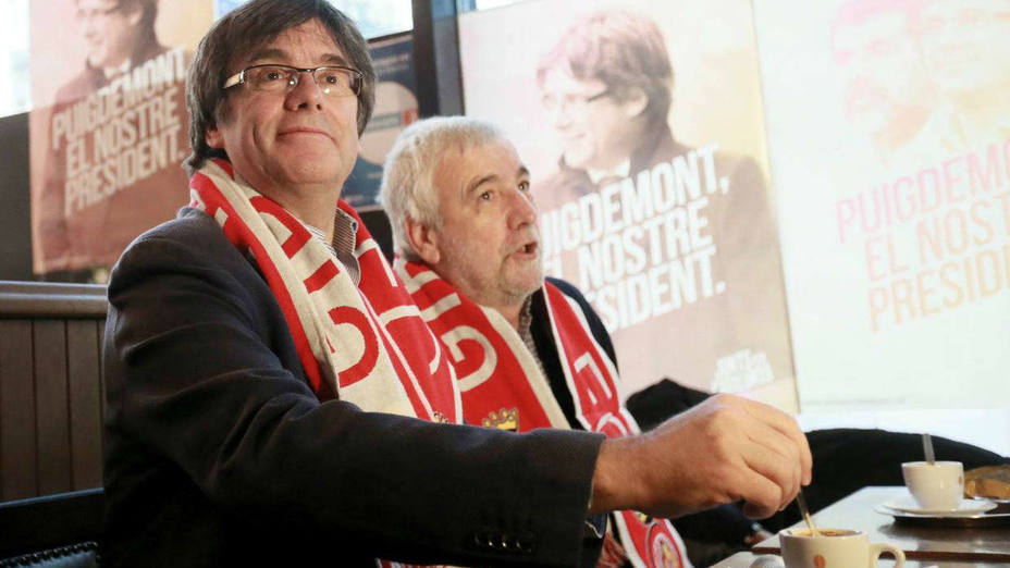 La campaña de Puigdemont, entre cafés y teatros sin pasar por la cárcel