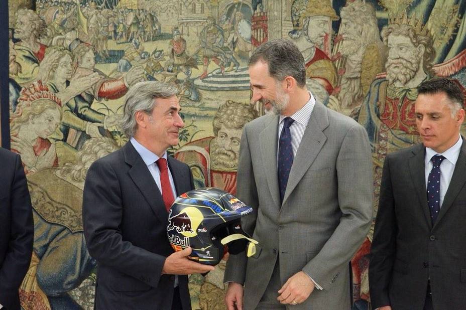 Carlos Sainz con el rey Felipe VI en Zarzuela