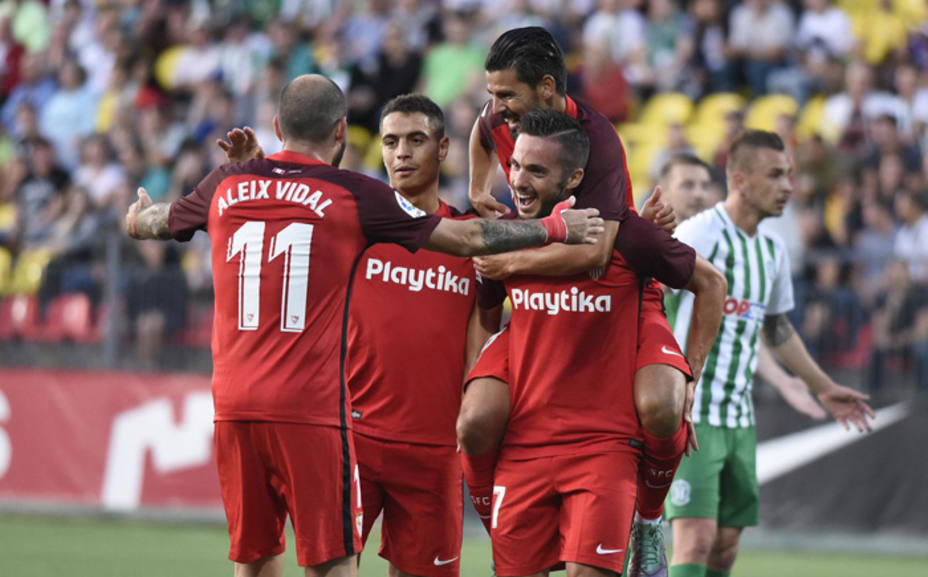 Los jugadores del Sevilla celebrando uno de los goles