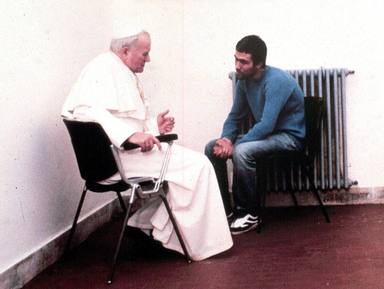 El día que Juan Pablo II perdonó al hombre que le intentó matar