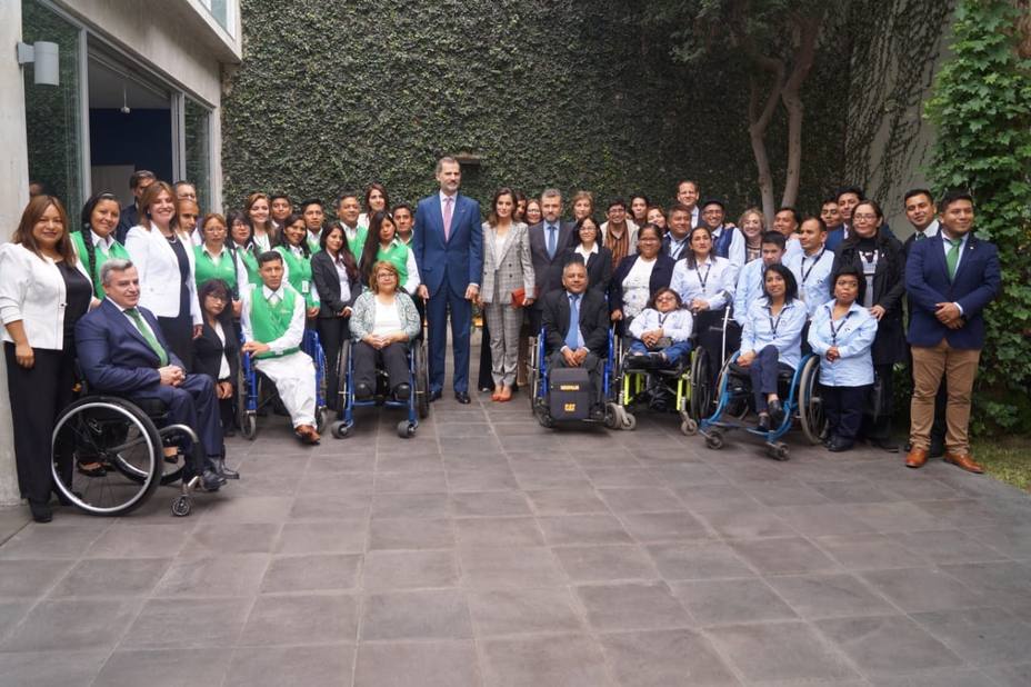 Fundación Integralia DKV y Fundades presentan a los Reyes el proyecto de inserción de personas con discapacidad en Perú
