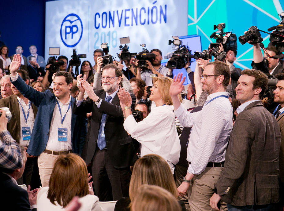 Rajoy es recibido entre aplausos en la convención del PP celebrada en abril de 2018 en Sevilla