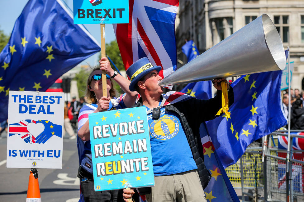 Bruselas responde a los rumores sobre May avisando de que no renegociará el Brexit con su sustituto