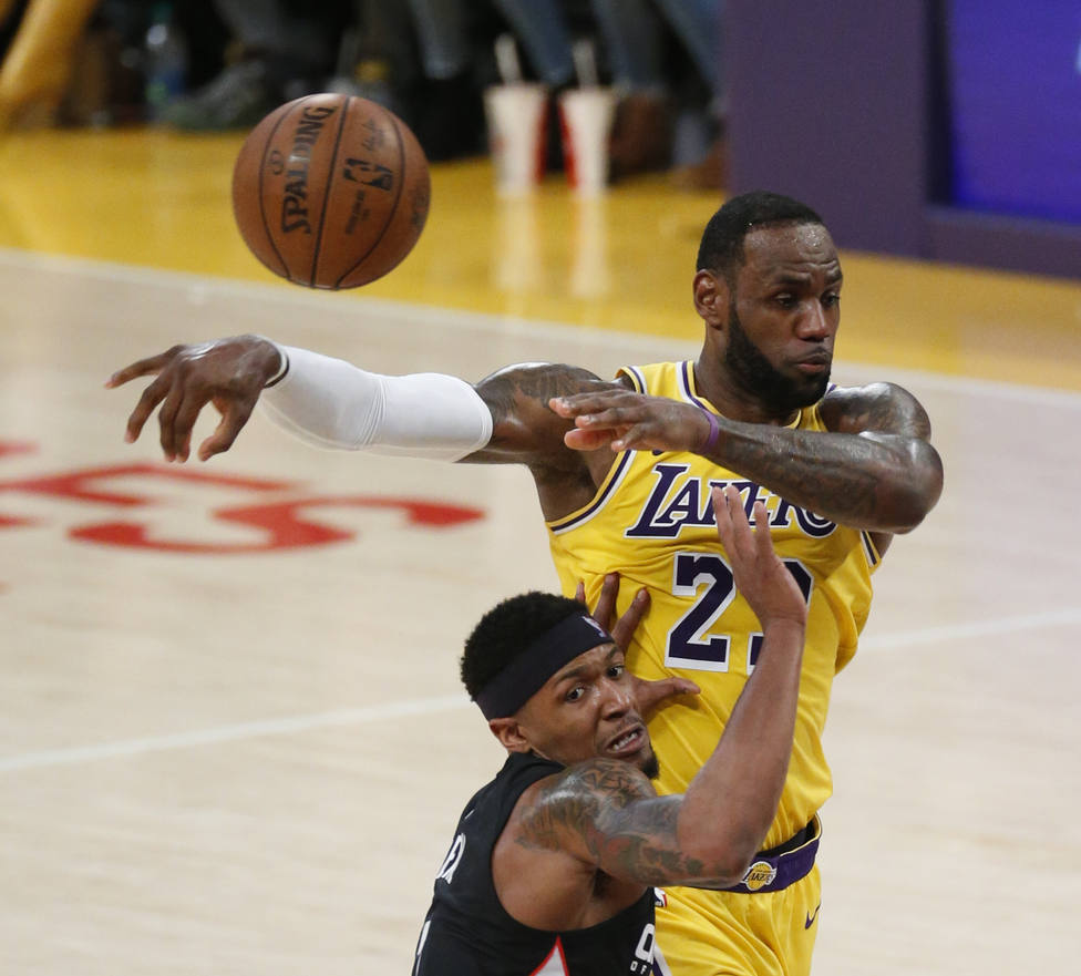 LeBron James jugará como base de los Lakers en el inicio de la próxima temporada