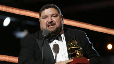 “No es Rosalía ni Alejandro Sanz”. El cantautor Juan Delgado recibe un Latin Grammy por su álbum “Todo Pasa