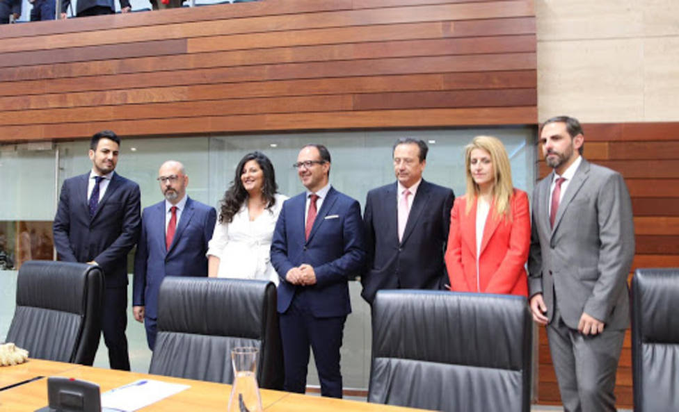 Foto de familia del GP de Ciudadanos en la Asamblea de Extremadura al inicio de la Legislatura. Foto: Cs