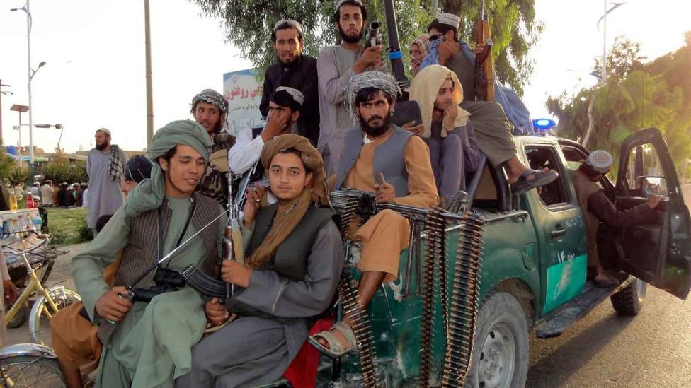 Los talibanes prohíben trabajar a mujeres en las emisoras de radio de Ghazni