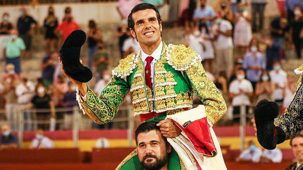 Emilio de Justo en su salida a hombros la pasada semana en la plaza de Almería