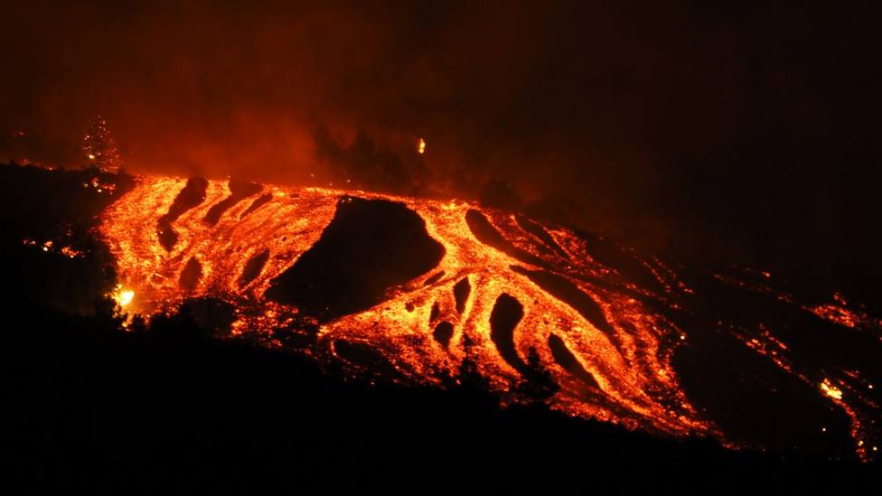 Encuesta | ¿Cree que ha sido eficaz la reacción de las autoridades con el siniestro del volcán en La Palma?