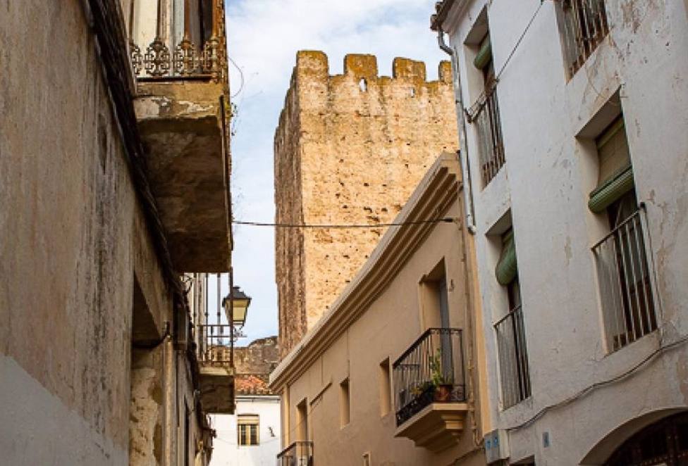 Torre del Aver, que será recuperada en la segunda fase de restauración de la muralla de Cáceres